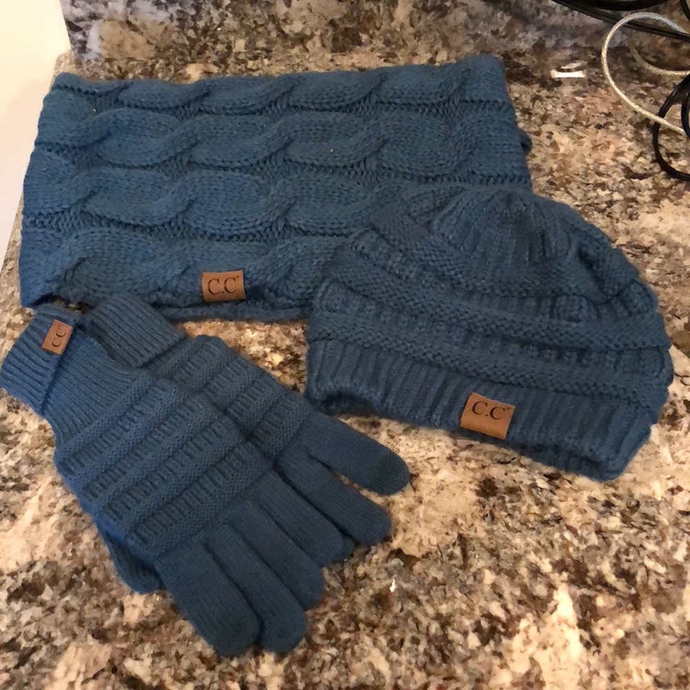 NWOT C.C hat, infinity scarf and gloves set